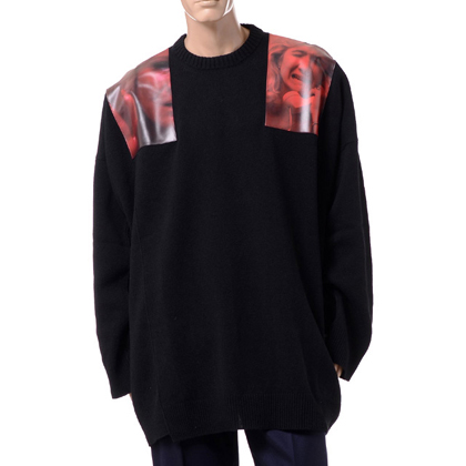 ラフシモンズ (RAF SIMONS) ショルダープリントオーバーサイズセーター ヤーンウール ブラックレッド 30% OFF