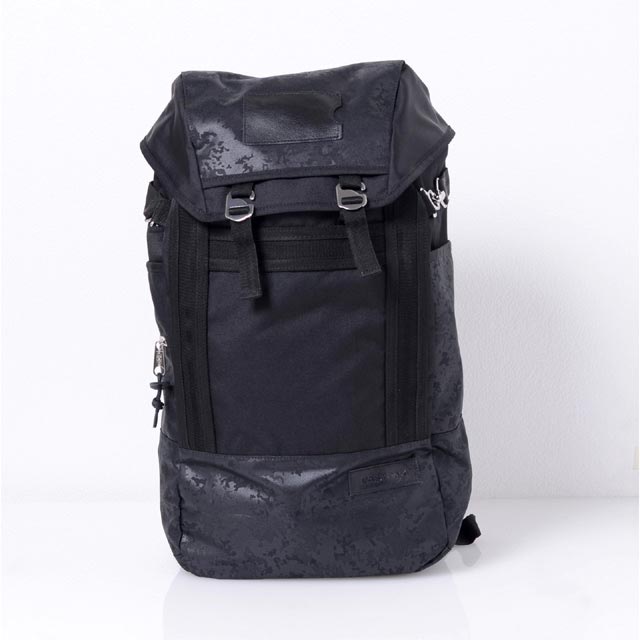 EASTPAK リュック　カモ柄