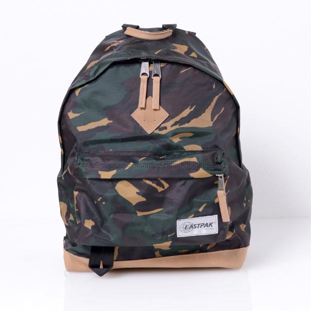 EASTPAK リュック　カモ柄