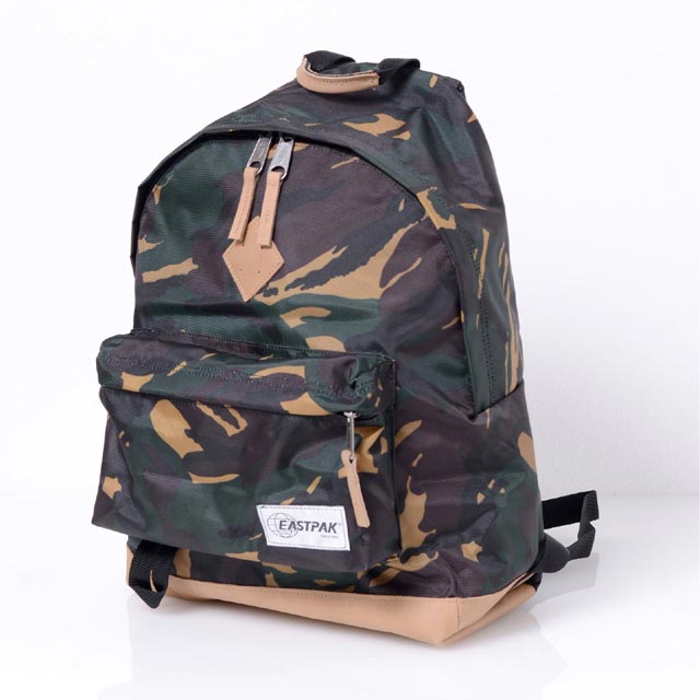 EASTPAK ヤシの木柄リュック