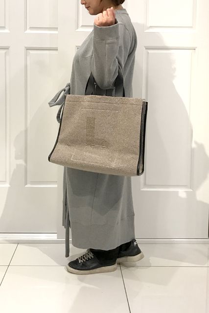 エムエムシックス メゾンマルジェラ (MM6 MAISON MARGIELA) トート ...